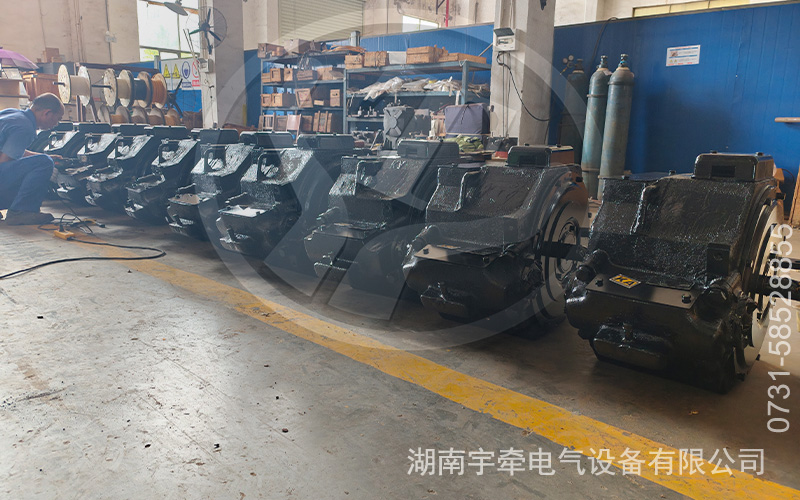 海外客戶(hù)采購(gòu)的ZQ-21直流礦用牽引電機(jī)裝車(chē)發(fā)貨